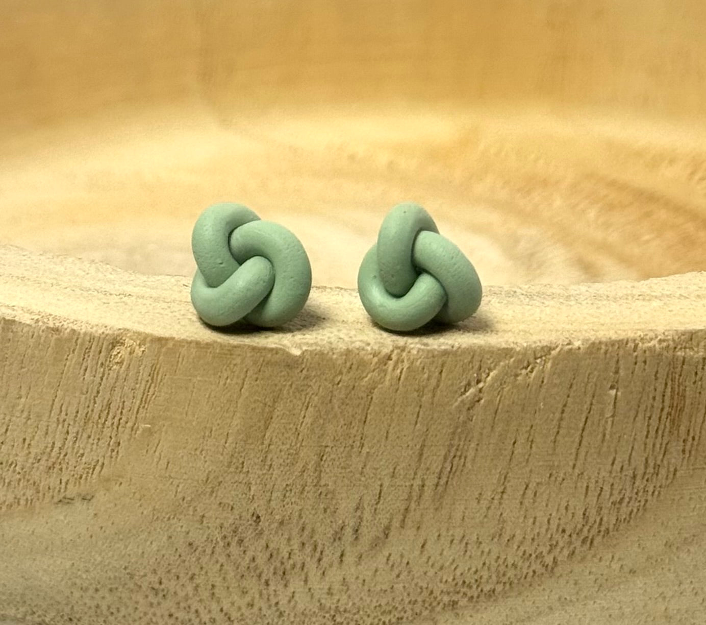 Knotted Studs